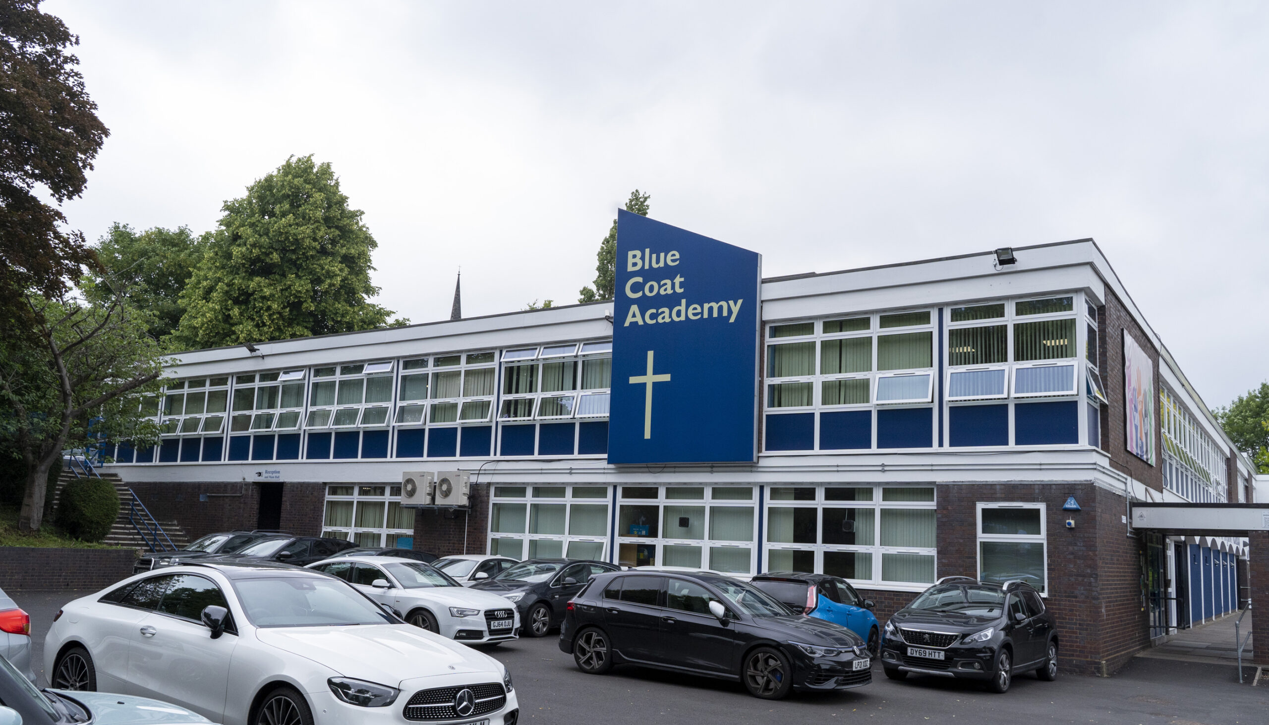 The school's main building photographed from the car park.